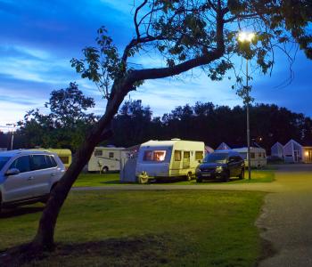 Kväll på campingplatsen