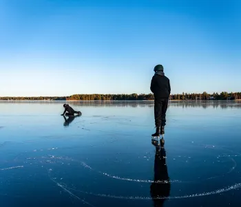 Skridskois vid campingplats i Sverige