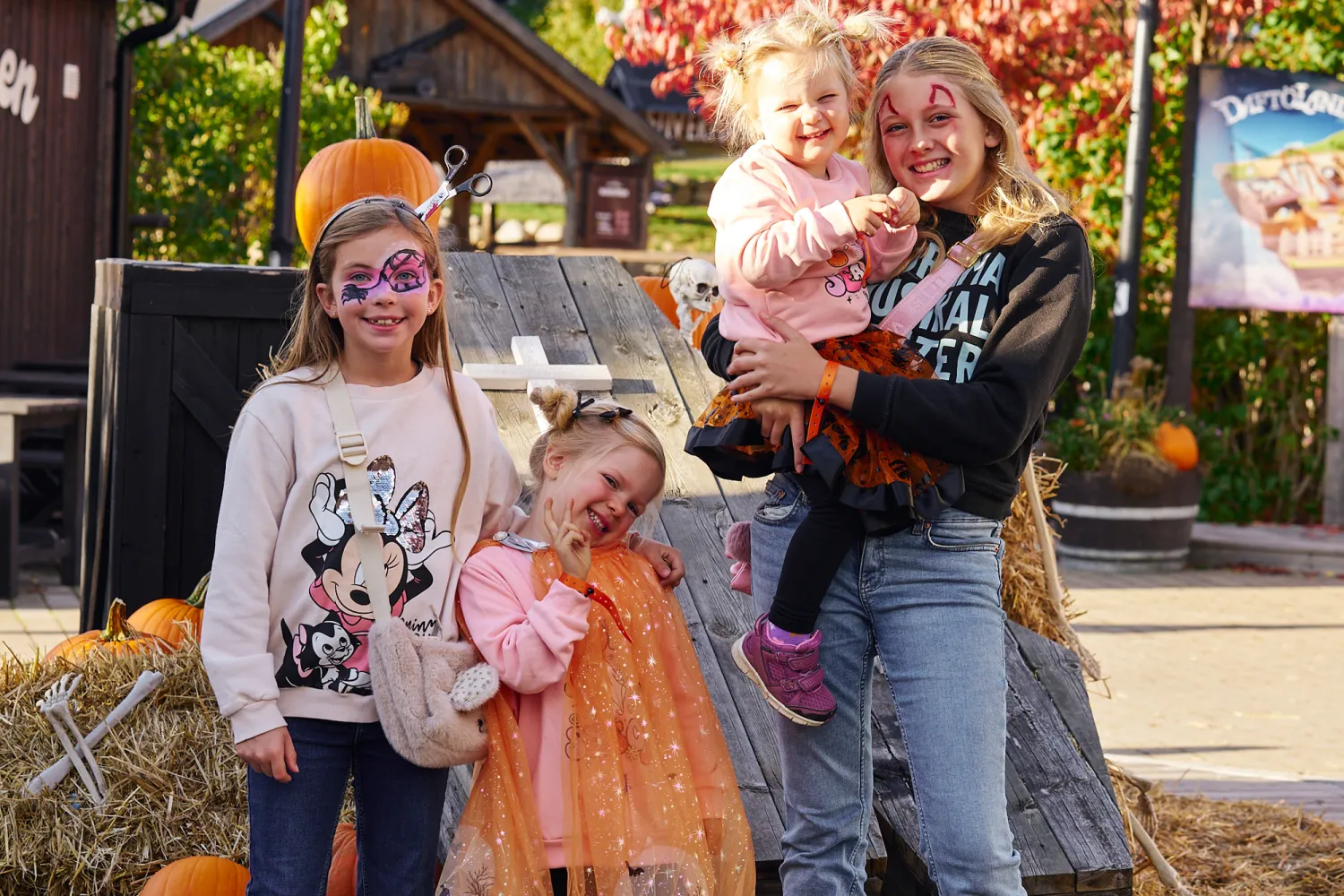 Halloweensminkade barn på Daftö Resort