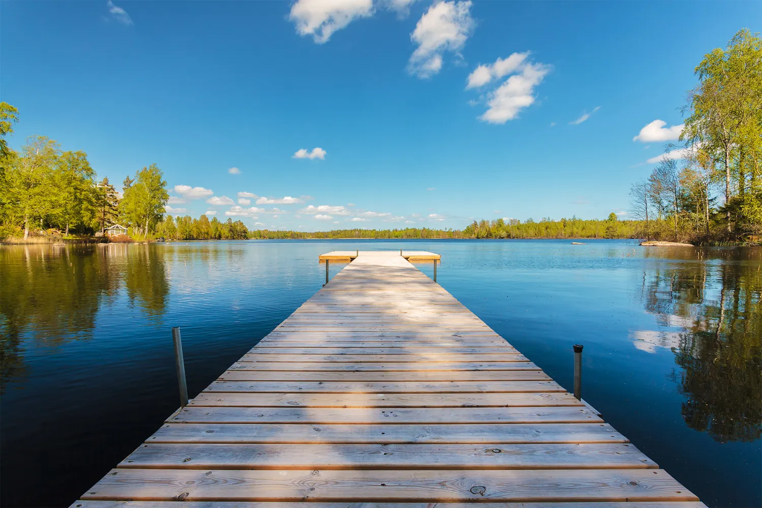 Brygga vid sjö i Småland