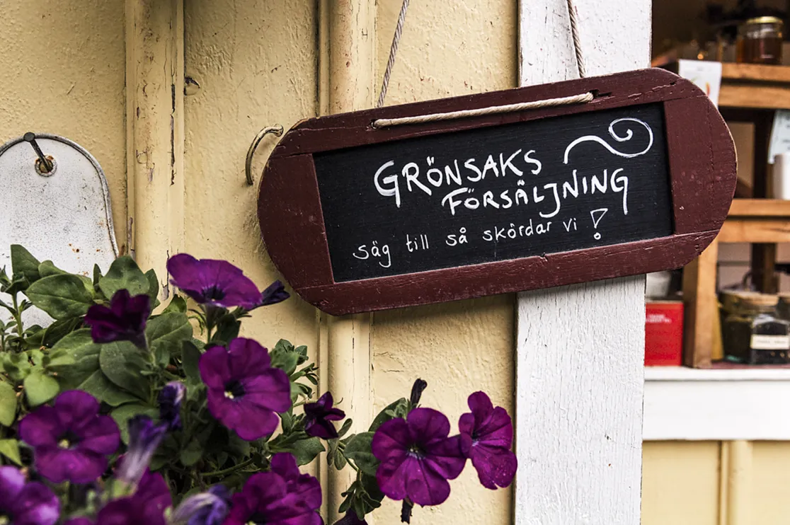 Skylt med texten "Grönsaksförsäljning".