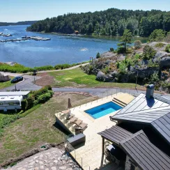 Kaparvillan, stuga med pool på Daftö Resort