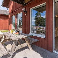 Stuga med uteplats 