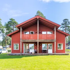 Utsida av stuga på Leksand Resort